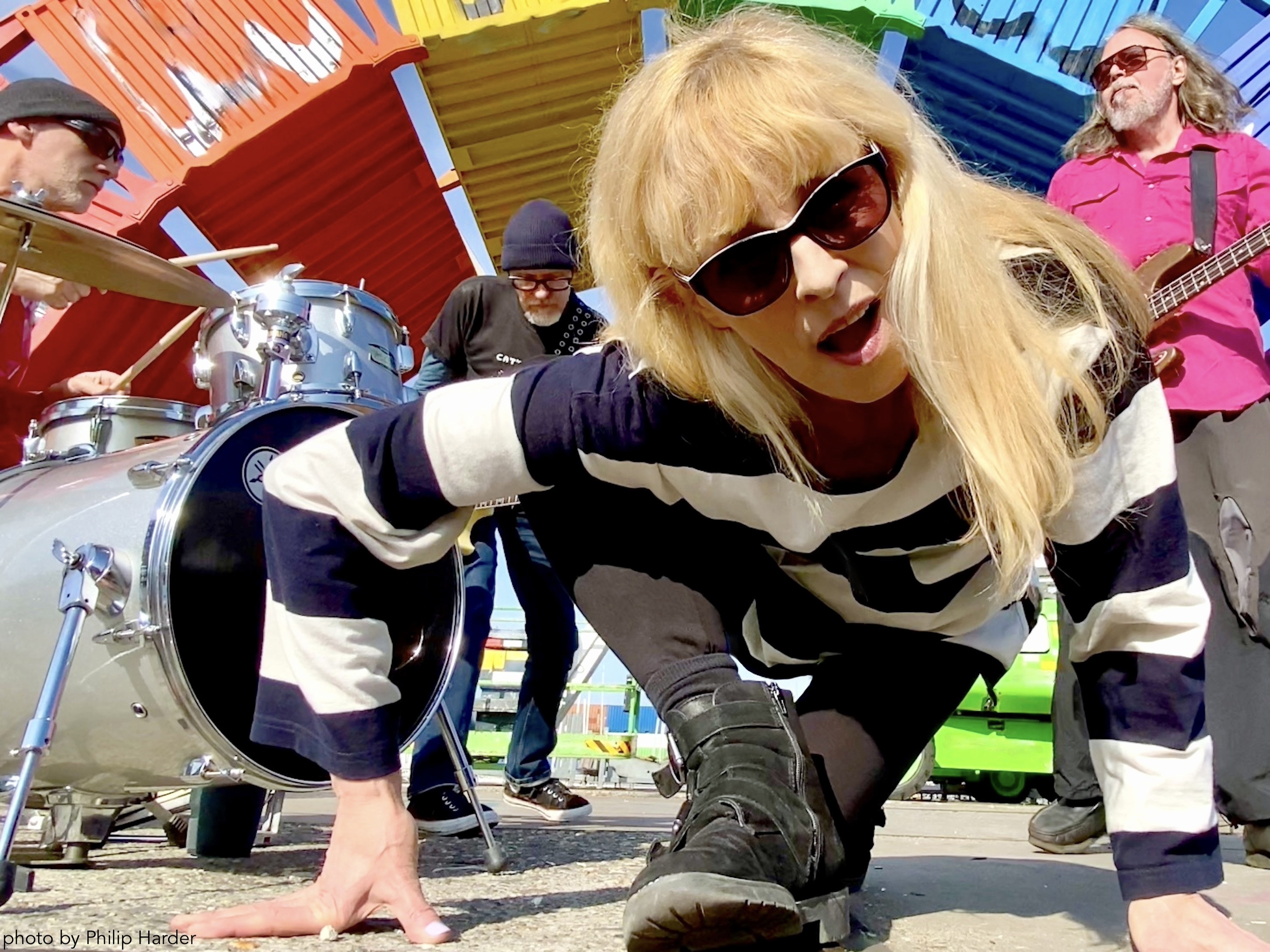 BETTIE SERVEERT