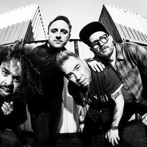 CALL IT OFF PLAYS TAYLOR SWIFT